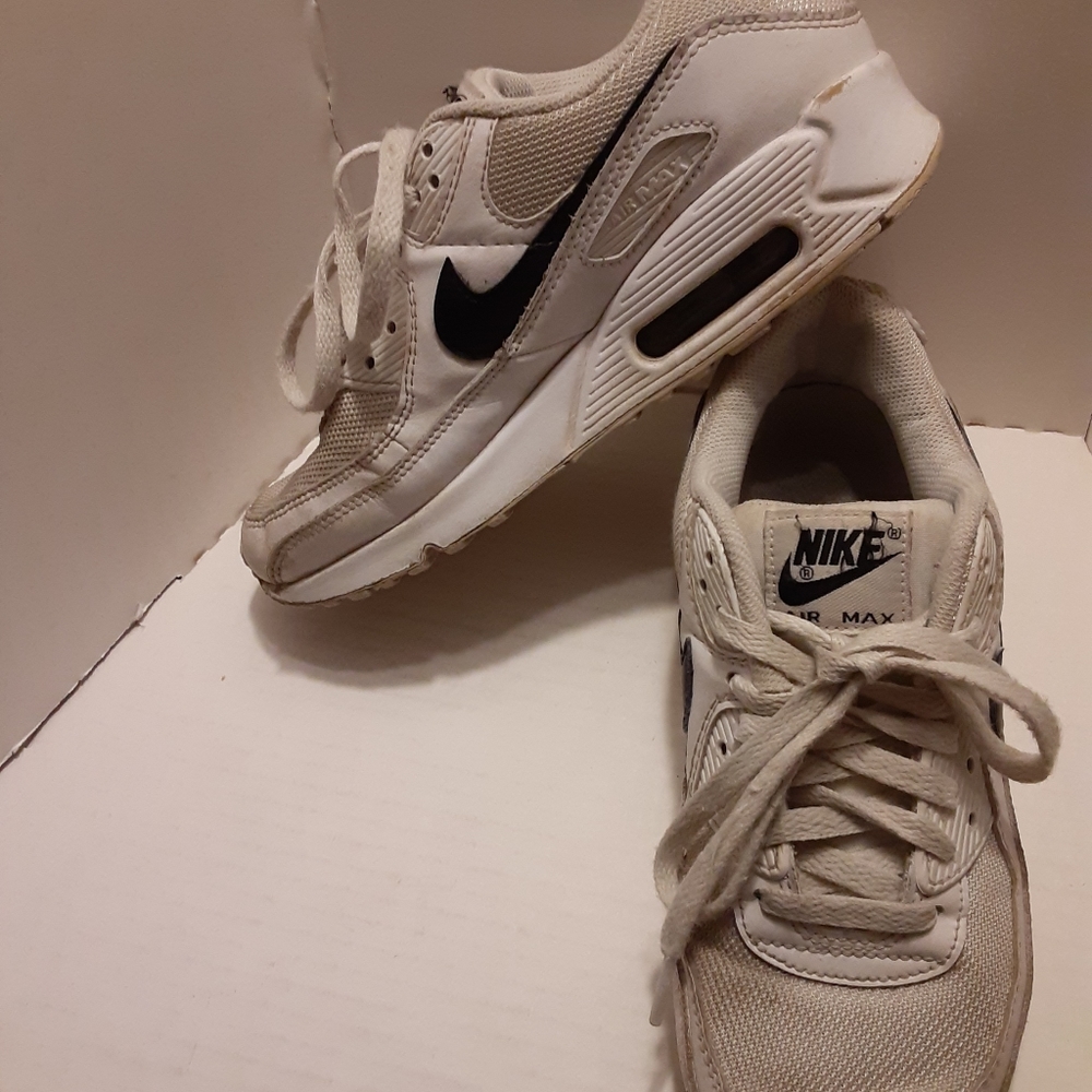 Nike Air Max 90 White Black Running Shoes (CQ2560-101) Women's Size 8 Preowned